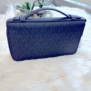 Meet your new go-to travel accessory!